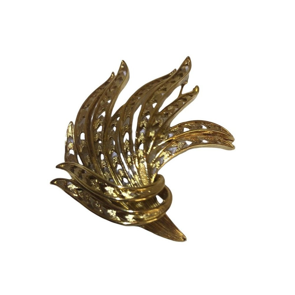 Vintage 1980’s Gold Tone Swirls Openwork Feathers Brooch Signed Monet Jewelry